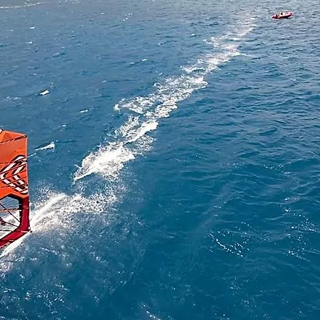 Ξενοδοχείο Surf 2*
